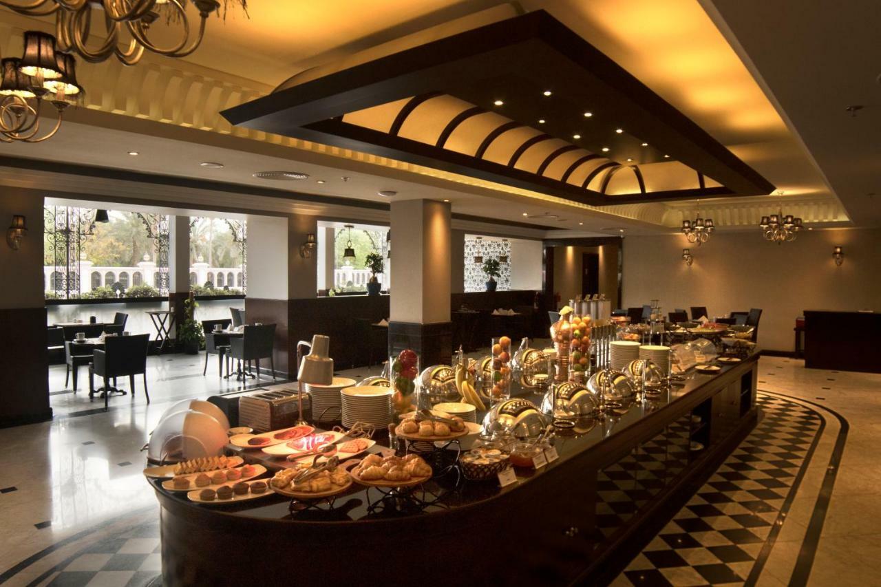 Hotel Ramada By Wyndham Bahrain Manama Exterior foto